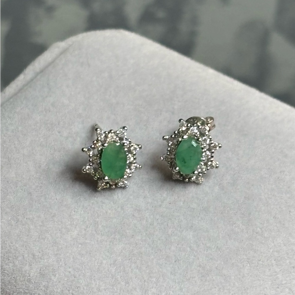 Natural Emerald w/ Zircon Halo Pendant Necklace and Stud Earrings Set - Picture 10 of 11